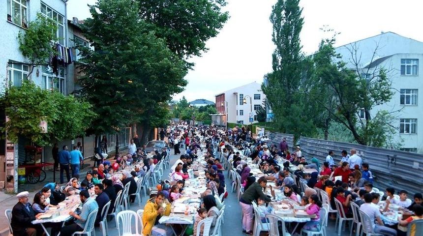 Sevgi Sofraları G&uuml;lsuyu&rsquo;nda Kuruldu