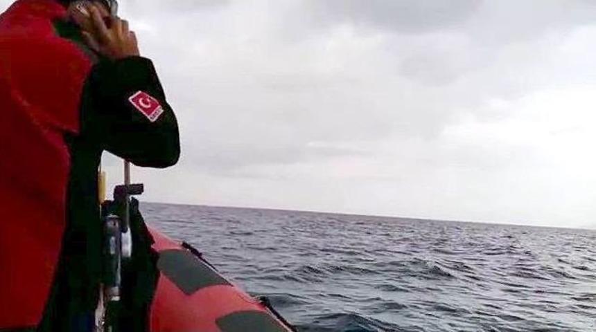 Balıkesir&rsquo;de Kayıp Balık&ccedil;ıları Arama &Ccedil;alışması Denizden Ve Havadan S&uuml;r&uuml;yor