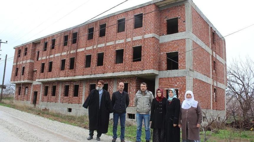 O Kur&rsquo;an Kursu Yardım Bekliyor