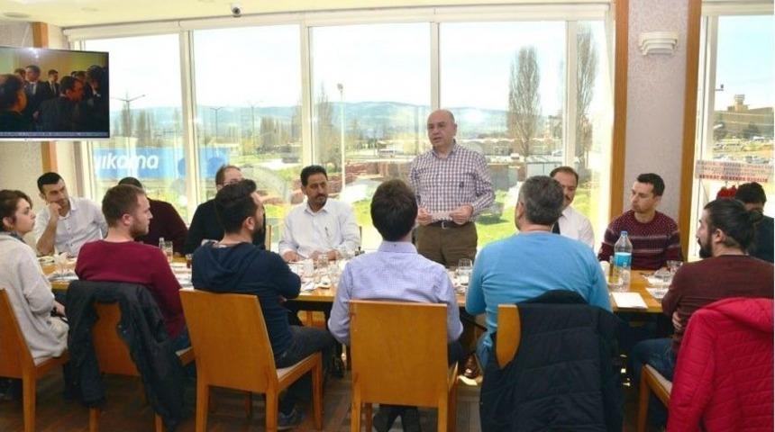 Başkan Saraoğlu&rsquo;ndan Yarışma Sponsorlarına Plaket