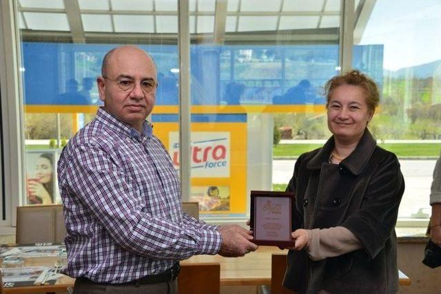 Başkan Saraoğlu’ndan Yarışma Sponsorlarına Plaket