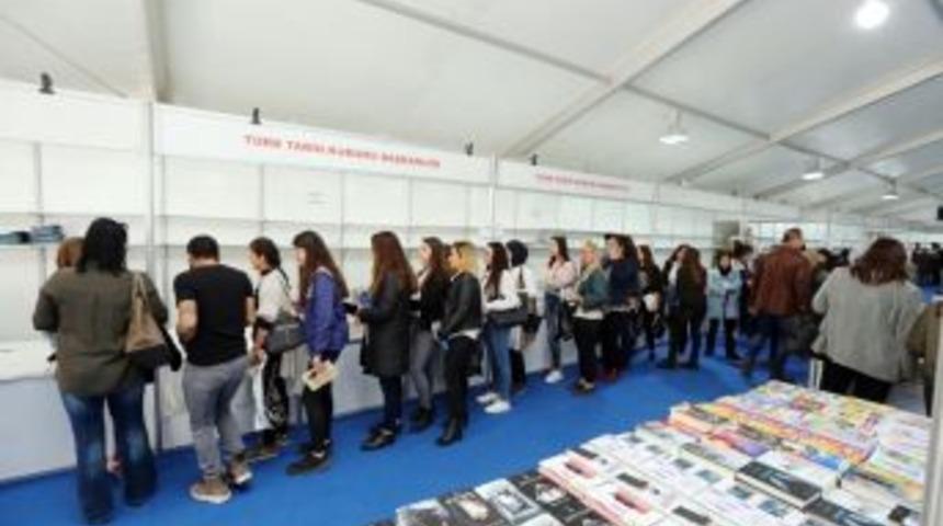 İzmir&rsquo;de D&uuml;zenlenen &Ccedil;aka Bey Kitap G&uuml;nleri Sona Erdi