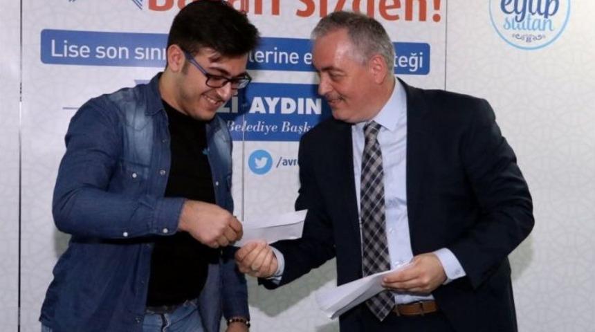 Eyüpsultan Belediyesinin Eğitim Desteği Yüzleri Güldürüyor