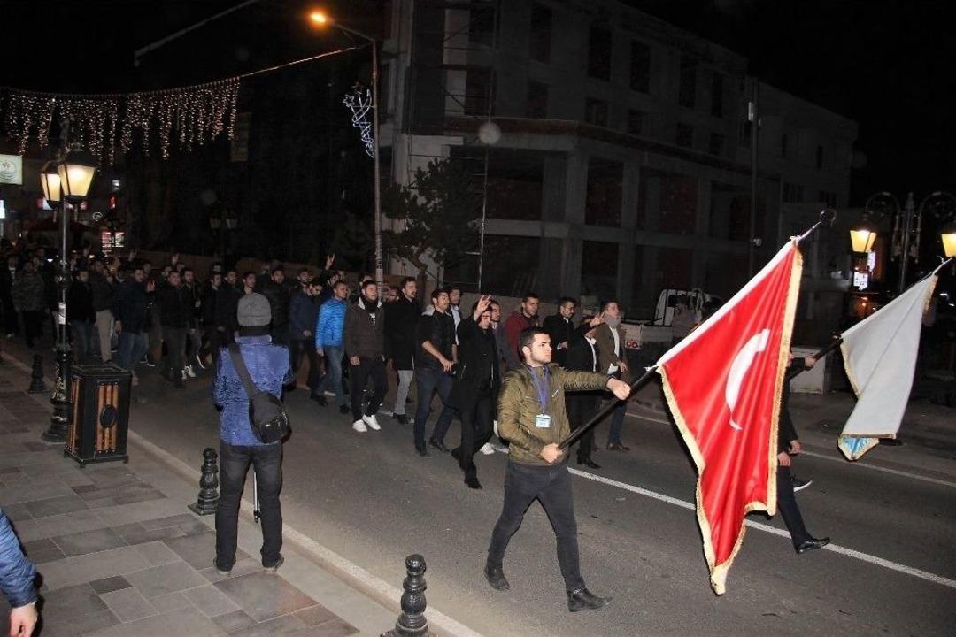 &Uuml;niversite &Ouml;ğrencileri Kud&uuml;s İ&ccedil;in Y&uuml;r&uuml;d&uuml;