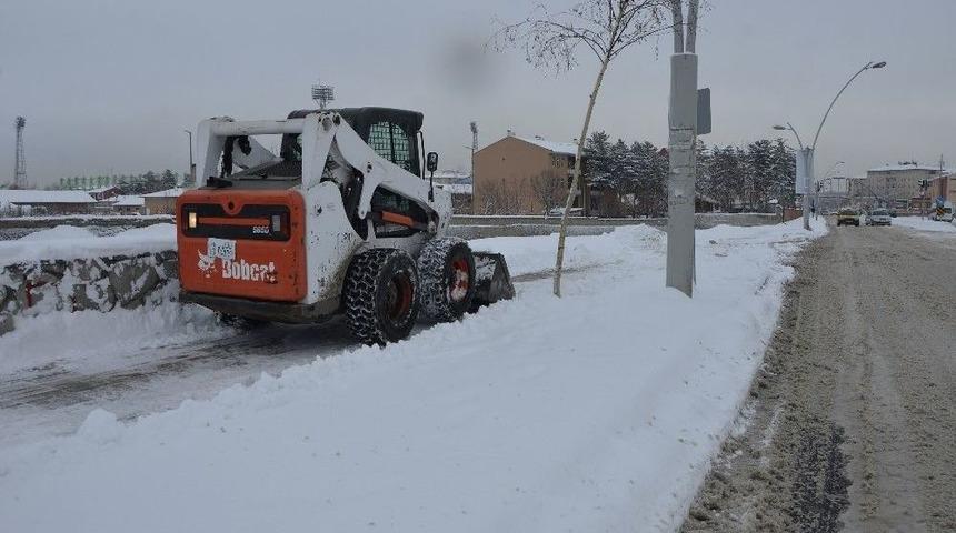 Ağrı&rsquo;da Kar Temizleme &Ccedil;alışmaları Başladı