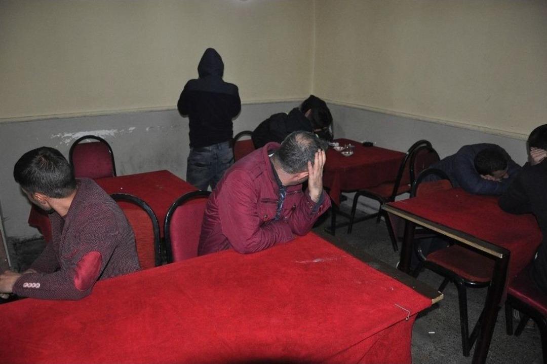 Polis Yakalamaktan Onlar Oynamaktan Bıkmadı