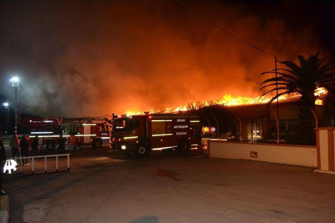 Karayolları Hizmet Binası Ve Ara&ccedil;ları Yangında K&uuml;le D&ouml;nd&uuml;