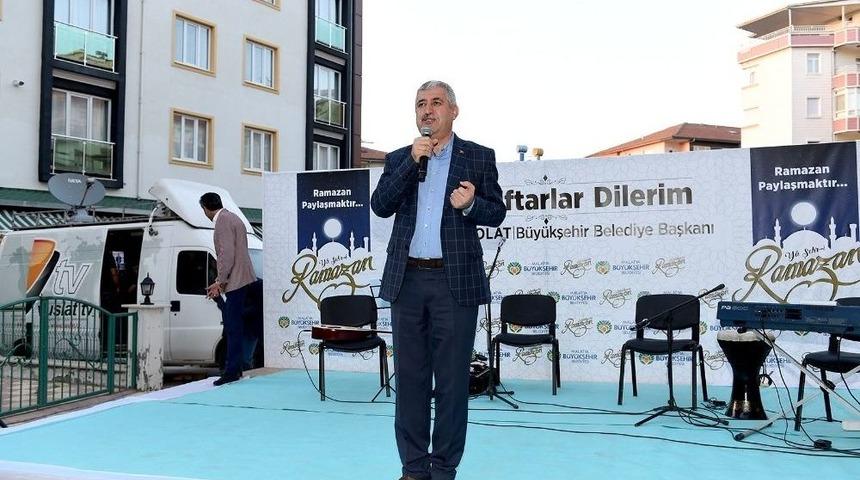 B&uuml;y&uuml;kşehir Zafer Mahallesinde Sokak İftarı Verdi