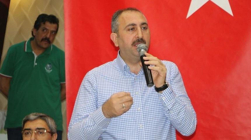 Bakan G&uuml;l&rsquo;den Erdoğan&rsquo;a Y&ouml;nelik Diktat&ouml;r Eleştirilerine Sert Tepki