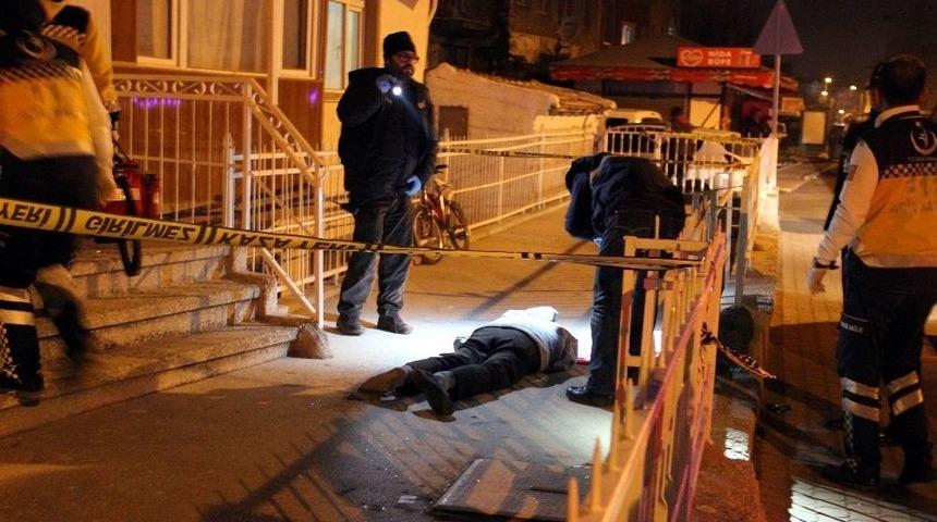 Annesini Rahatsız Eden Kişiyi Pompalı Tüfekle Vurarak Öldürdü