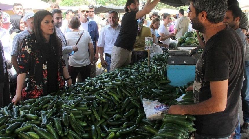 Bakan Sarıeroğlu &Ccedil;ocukluğunun Pazarında Vatandaşlardan Oy İstedi