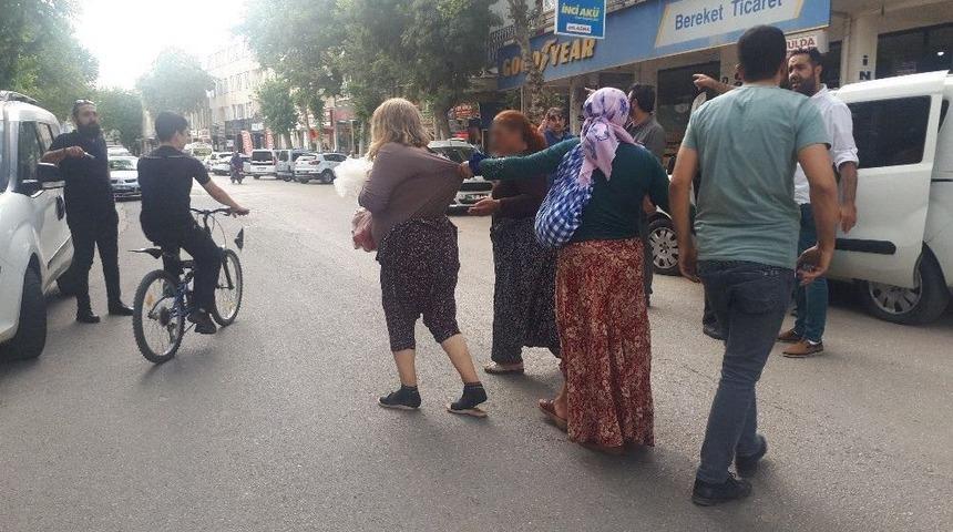 El &Ccedil;abukluğuyla Hırsızlık Yapan 5 Kadın Yakalandı