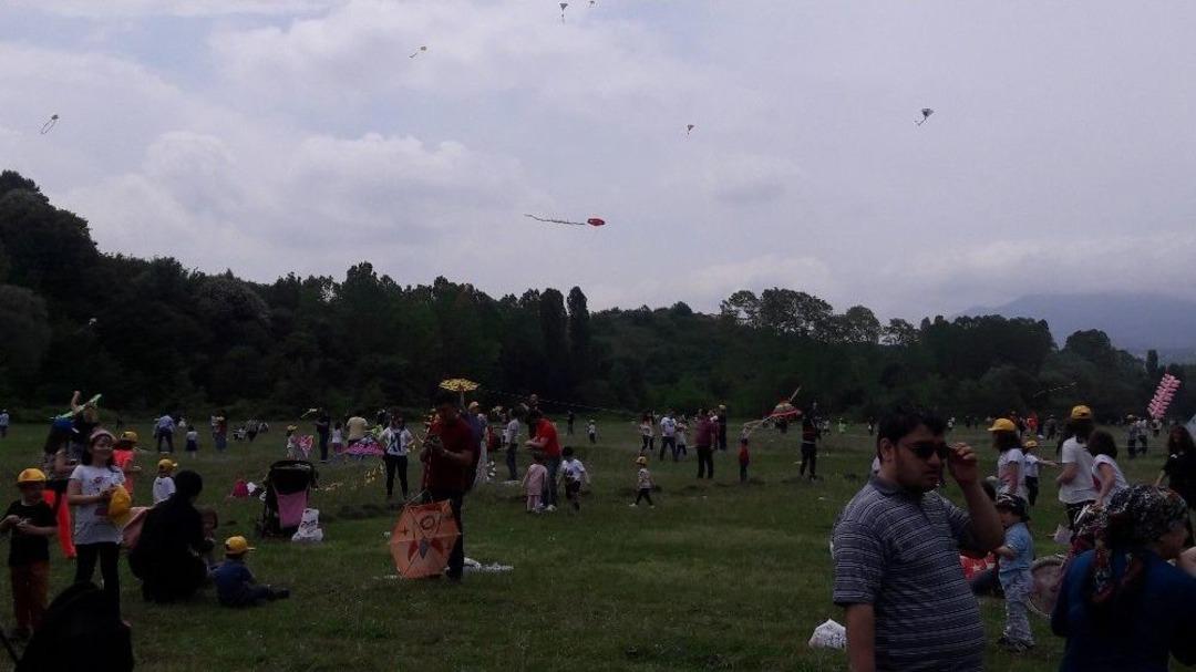 &Ccedil;ocuklar U&ccedil;urtmaları İle G&ouml;ky&uuml;z&uuml;n&uuml; Şenlendirdi