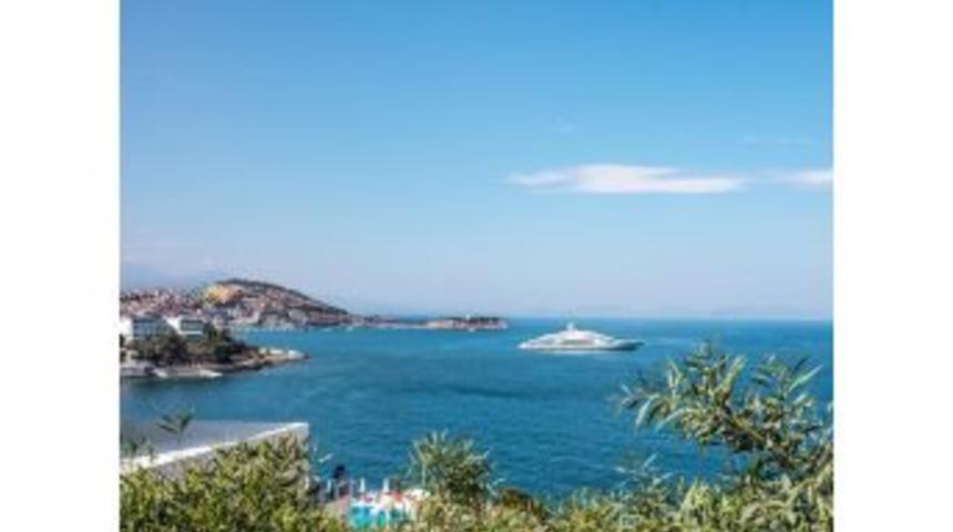 Rus &Ccedil;elik Kralının Y&uuml;zen Sarayı Kuşadası&rsquo;nda