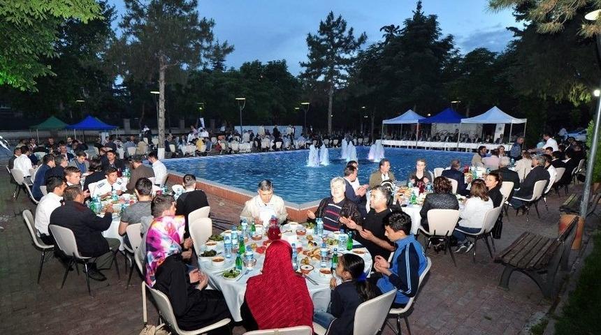 Ne&uuml;&rsquo;de Geleneksel İftar Programı