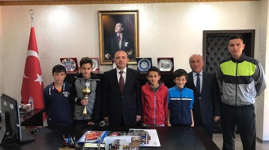 Kaymakam &Ouml;ner, Balıkesir Şampiyonlarını Kabul Etti