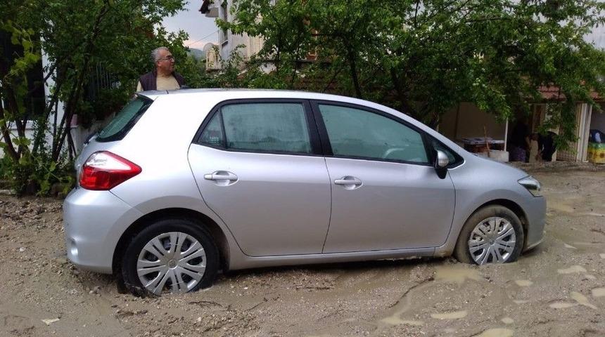 Selendi&rsquo;de Şiddetli Yağış Hayatı Olumsuz Etkiledi