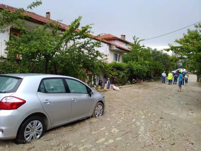 Selendi’de Şiddetli Yağış Hayatı Olumsuz Etkiledi