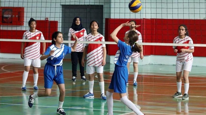 Van&rsquo;da 100. Yıl Turnuvası Başladı