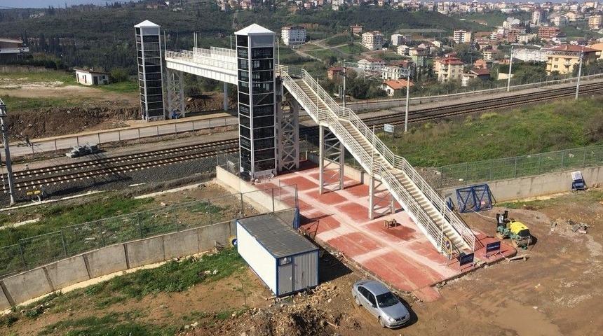 Gebze Demiryolu Yaya K&ouml;pr&uuml;s&uuml; Tamamlanıyor