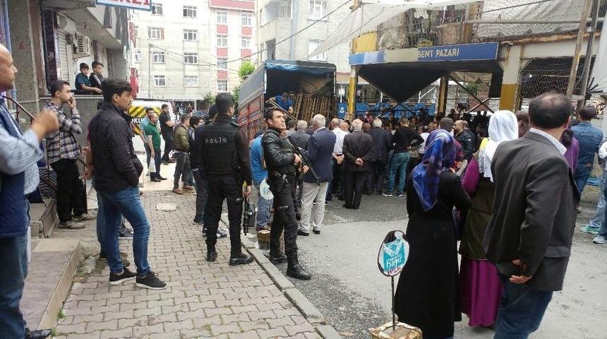 Gazi Mahallesinde Pazarcıların Kavgası Kanlı Bitti