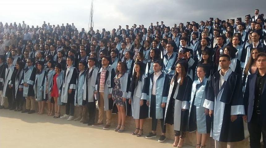 Kuşadası Turizm Fak&uuml;ltesi&rsquo;nde 40. D&ouml;nem Mezuniyet Heyecanı