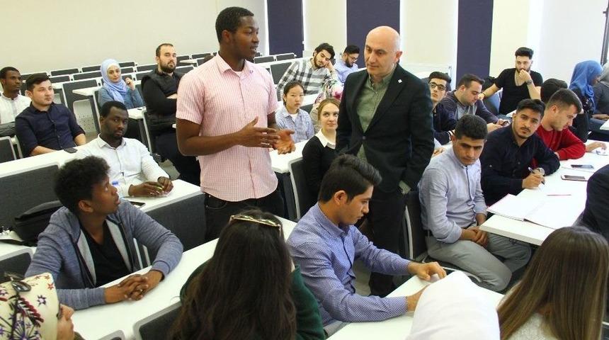 Uluslararası &Ouml;ğrenciler Hk&uuml;&rsquo;y&uuml; Değerlendirdi