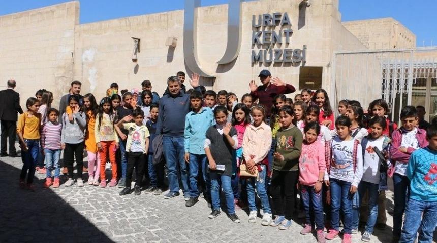 &Ouml;ğrenciler Tarihi Mekanları Gezdi