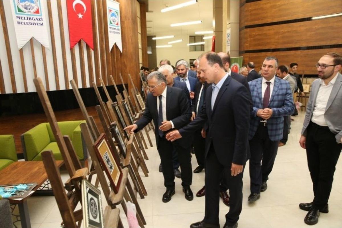 Sergi Salonu Sanat Ve K&uuml;lt&uuml;r&uuml;n Hizmetinde