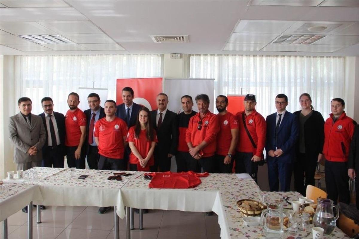 Sınır Hattında Yaşadıklarını Anlatmakta G&uuml;&ccedil;l&uuml;k &Ccedil;ektiler