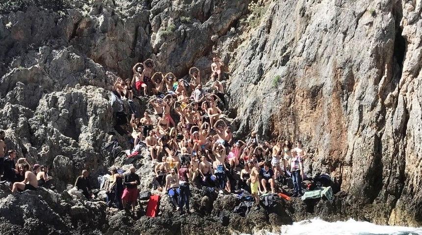 71 &Ouml;ğrenciyi Taşıyan Teknenin Batma Nedeni Araştırılıyor