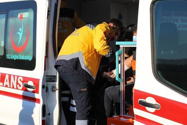 Yolcu Otobüsü Şarampole Uçtu: 15 Yaralı G3