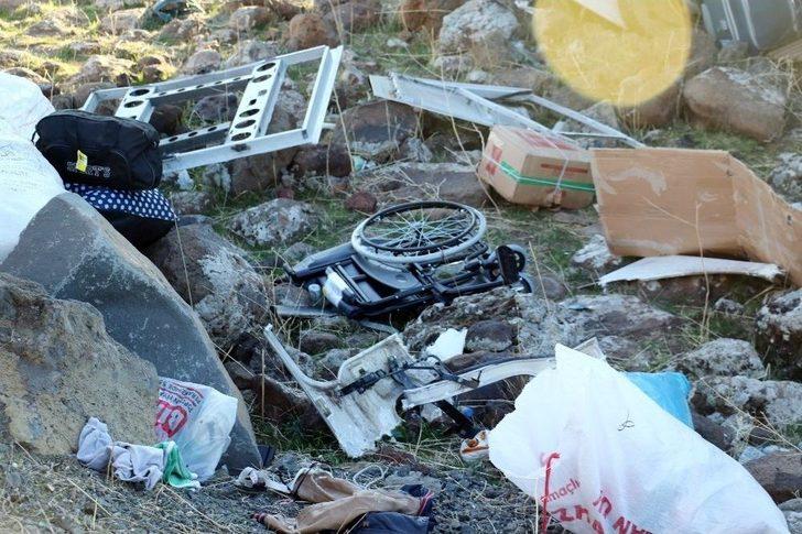 Yolcu Otobüsü Şarampole Uçtu: 15 Yaralı G4