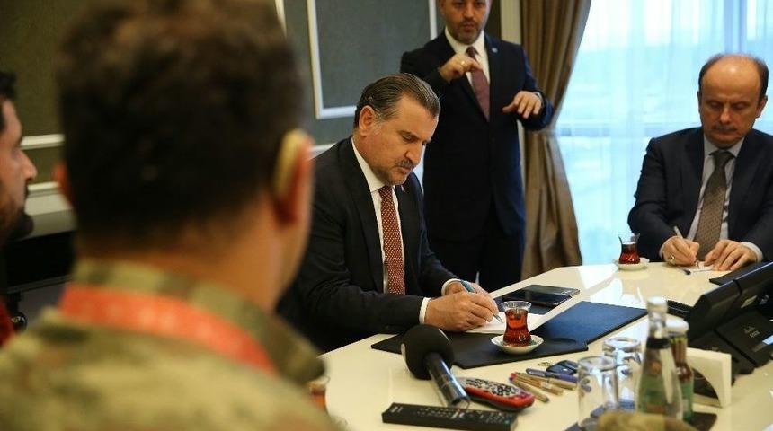 Bakan Osman Aşkın Bak, İşitme Engelli Olimpiyat Şampiyonu Sporcuları Kabul Etti