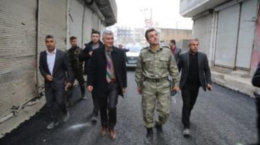 Cizre&rsquo;de Asfaltlama &Ccedil;alışmaları S&uuml;r&uuml;yor