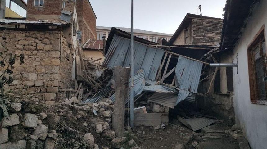 G&ouml;&ccedil;&uuml;k Altında Kalan K&ouml;pek, Polis Ve İş&ccedil;iler Tarafından Kurtarıldı