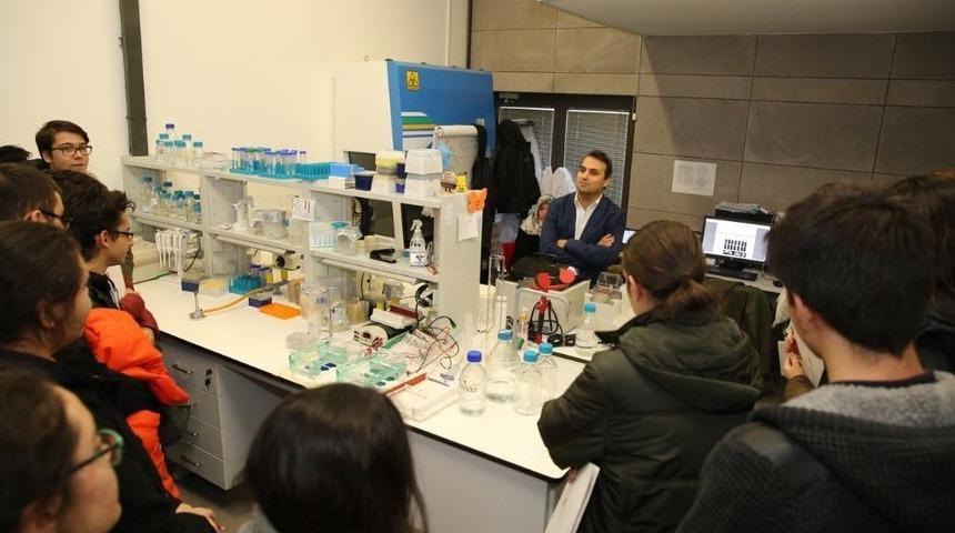 Molek&uuml;ler Biyoloji Ve Genetik Meraklısı Lise &Ouml;ğrencilerinden Ag&uuml;&rsquo;ye Ziyaret