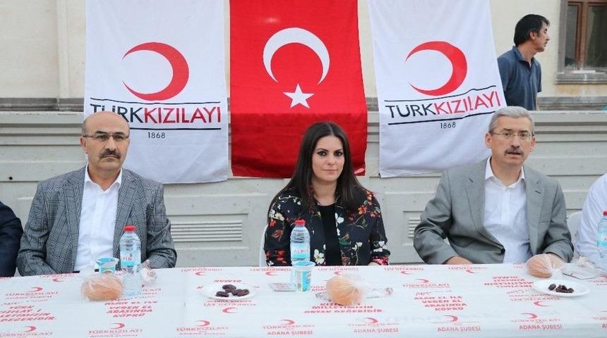 Bakan Sarıeroğlu, Vatandaşlarla İftar Sofrasında Buluştu