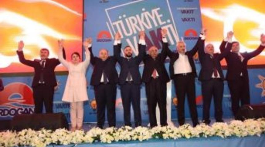 Ak Parti Adaylarını Tanıttı
