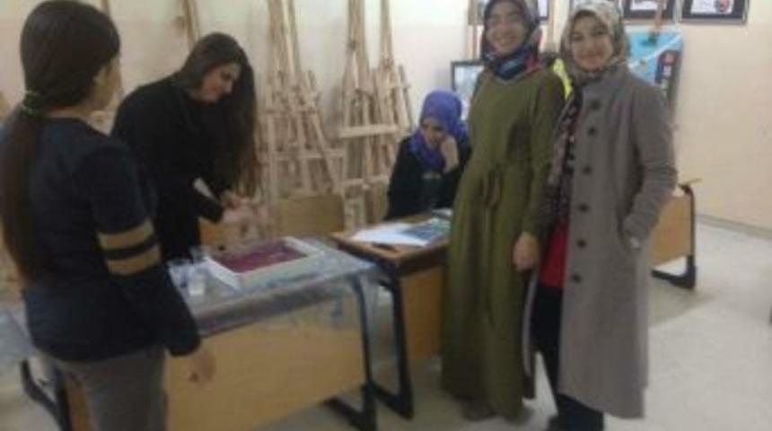 Şaphane&rsquo;de &rsquo;ebru Kursu&rsquo; İlgi G&ouml;r&uuml;yor