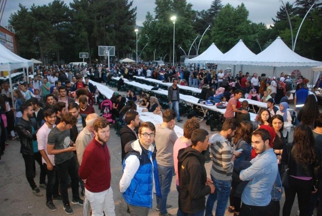 Tokat&rsquo;ta 2 Bin 500 Kişi Birlikte İftar Yaptı