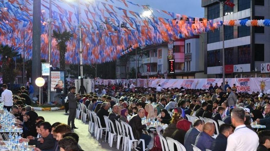 Cumhurbaşkanı Erdoğan, Balıkesir&rsquo;de Binlerce Kişiyle İftar Yaptı