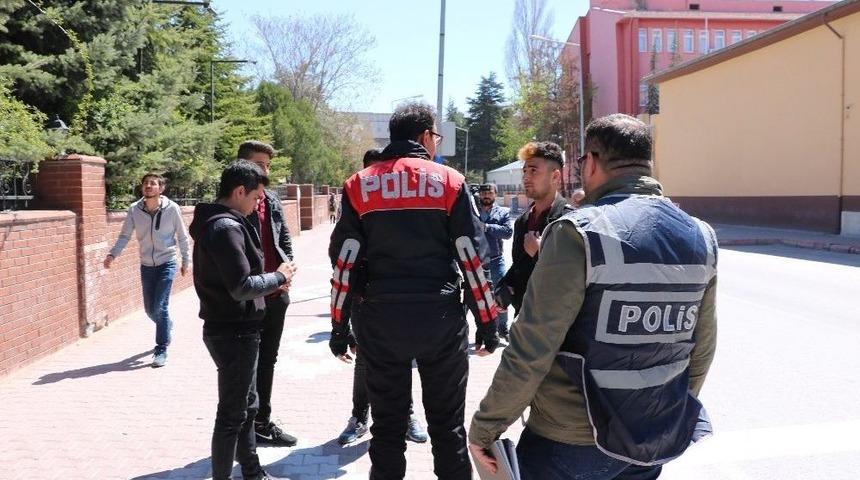 Polis Okul &Ouml;nlerinde Denetim Uygulaması Yaptı