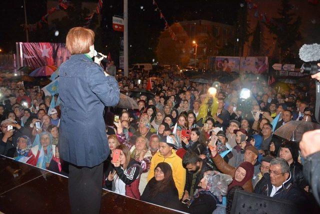 Meral Akşener Dinar’da Vatandaşlarla İftar Yaptı