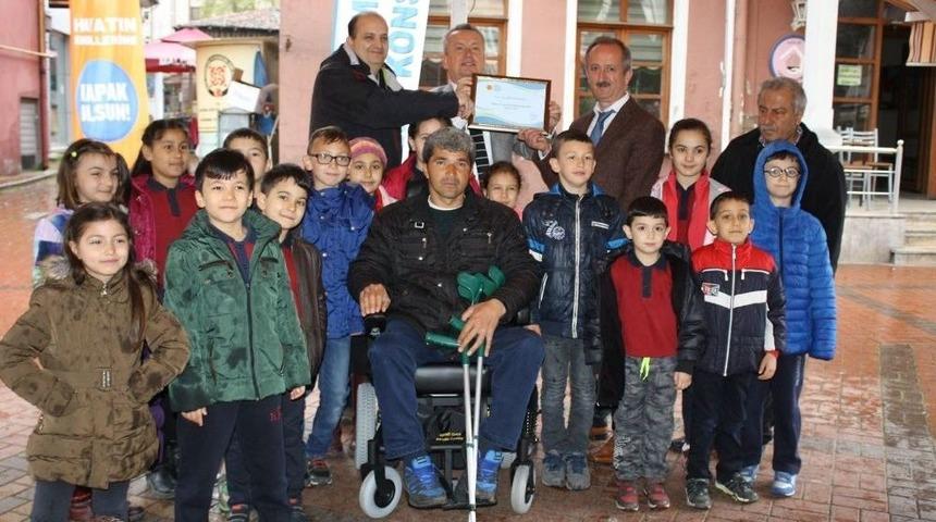 &Ccedil;ocuklar Bir Engelliye Hayat Oldu