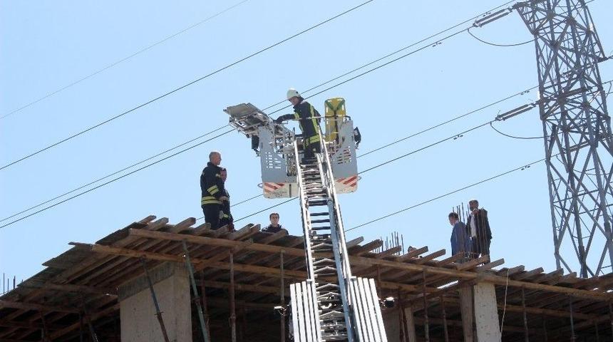 İnşaata İskele Kuran Suriyeli İşçiyi Elektrik Çarptı