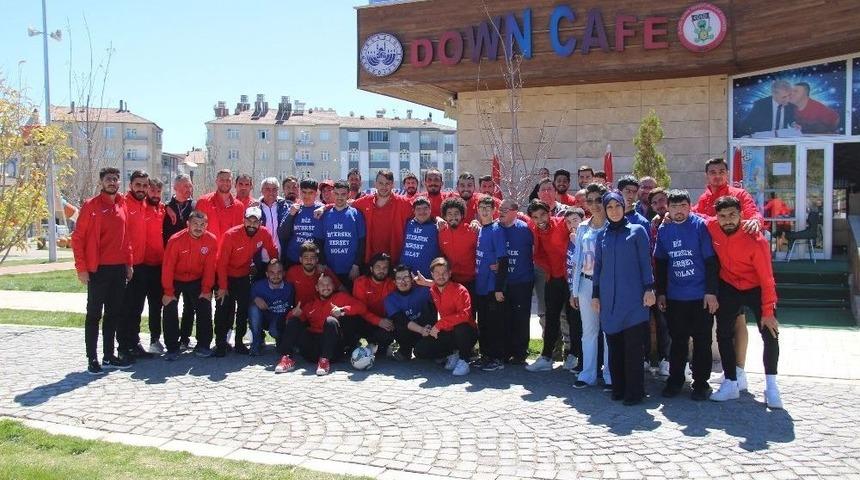Elaziz Belediyespor, Down Sendromlu Gen&ccedil;lerle Bir Araya Geldi
