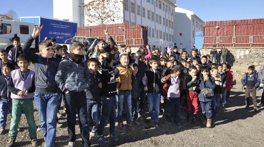 &Ouml;ğrencinin &lsquo;dayak Yedim&rsquo; İddiası Okulu Karıştırdı