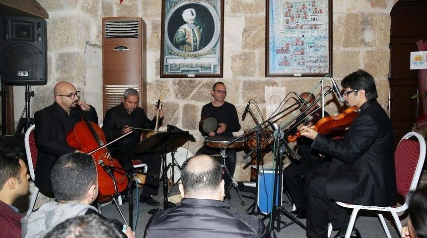 5 Asırlık Konakta Yaylı &Ccedil;algılarla T&uuml;rk&uuml;ler Konseri