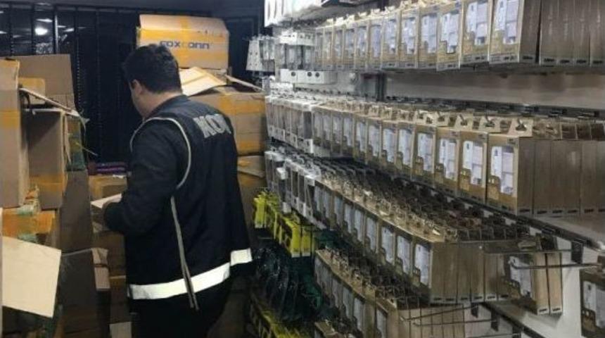 İstanbul&rsquo;da Ka&ccedil;ak Cep Telefonu Operasyonu
